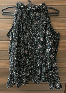 Floral Black Pleated Top 🌸🖤