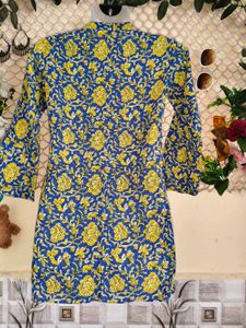 Girls Blue Floral Kurti with Leggings