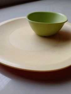 Tupperware Dinner Set