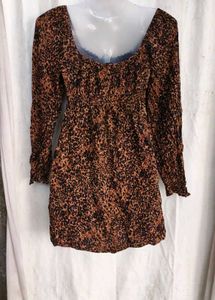 1039. Chic Leopard Print Mini Dress