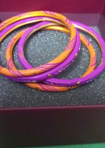 Set of 4 Fashionable Bangles/Bracelet