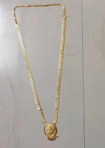 Elegant Gold Chain Necklace with Pendant