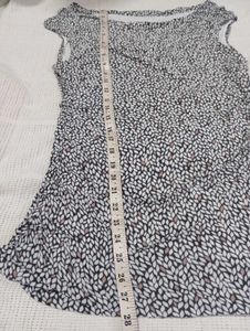Stylish Sleeveless V-Neck Top