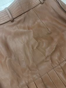 Brown pleated skirt