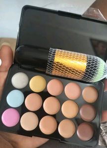 Brand New*** 15 Colour Concealer Pallette + Brush