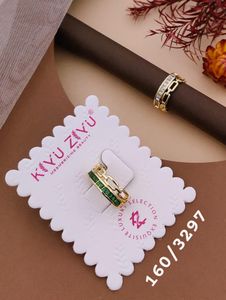 Chic Link Chain Ring with Emeralds