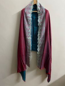 Elegant stole with Lace