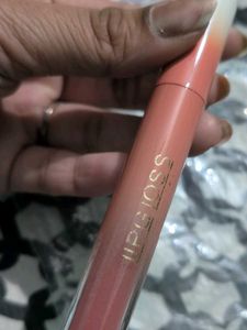 Huda Color Liquid Lipstick