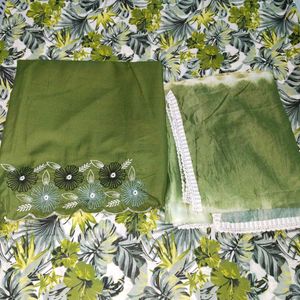 Green Kurta Set with Floral Embroidery
