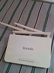 Tenda WiFi Router pick up 1