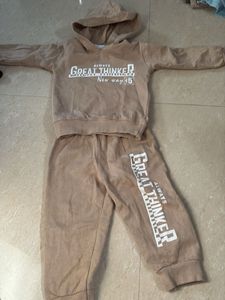 Comfortable Hoodie with "Great Thinker" Print