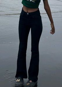 Black Flare Jeans - Trendy Style