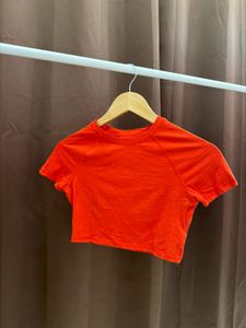 H&amp;M Red Cropped T-Shirt