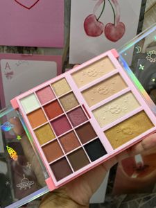 Shryoan 'Born to Sparkle' Makeup Kit