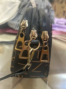Stylish Crossbody Bag with freebies 🎁