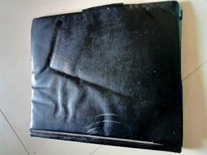 Black coin holder and note