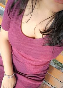 Chic Maroon Ribbed Knit Dress