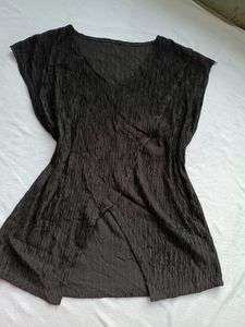 Crinkle Texture Black V-Neck Top