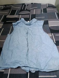 Women's Sleeveless Denim Tie-Front Shirt