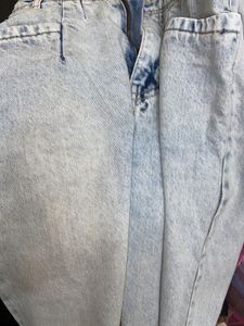 Classic Light Wash High-Waisted Jeans - Size 30