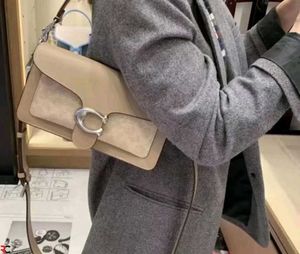 *COACH**TABBY 25 SIGNATURE SHOULDER BAG*