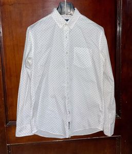 AMERICAN EAGLE OUTFITTERS White Polka Dot Button-D