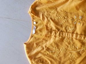 Elegant Yellow Embroidered Kurta