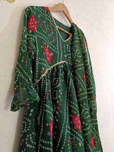 Elegant Green Bandhani Kurta Set with Dupatta
