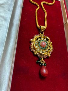 Elegant Gold Chain with Pendant