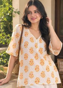 Women's short Kurta with Paisley Print