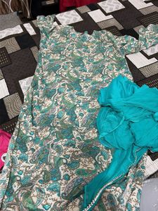 Beautiful Paisley Print Kurta Set
