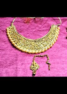 Elegant Gold toned Jewelry Set