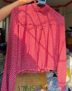 🌟🌟🫶🏻🫶🏻Red Polka Dot Smocked Top