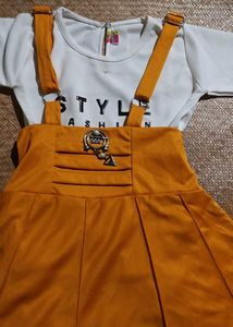 Girls New design Scart top.Size-34