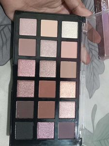GS7 18 Colors Eyeshadow Palette