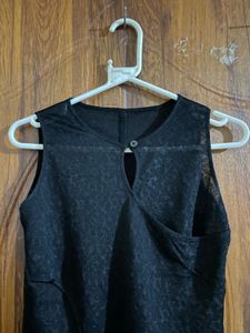 Chic Black Sleeveless Textured Top