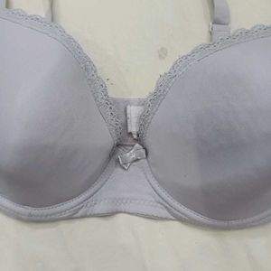 Comfortabl 🥰eLight Grey Lace Trim Bra