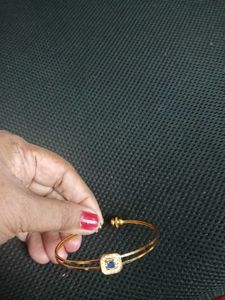 Elegant Gold Bangle Bracelet