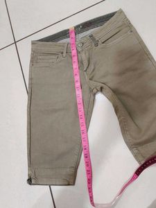 Levi's Khaki Capri Pants