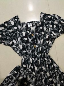 Chic Black &amp; White Print Tiered Dress