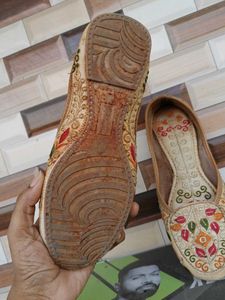 Embroidered Juttis (40) shoes for women