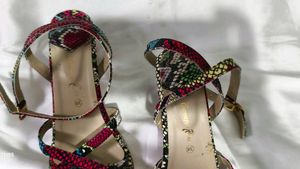 I. MULTI CUTE HEELS