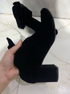 Chic Black Velvet Boots