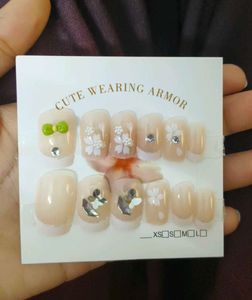 Cute Press-On Nails with Floral Design