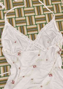Vintage 2000s Embroidered Rosebud Cami