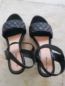 Stylish Black Quilted Sandals and tshirts