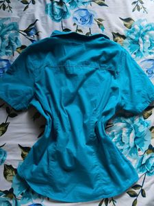 💙🪩 Y2K Blue Fitted Button-Up Top 🪩💙