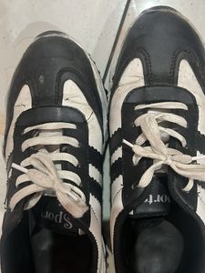 Men's Black &amp; White Sport Shoes
