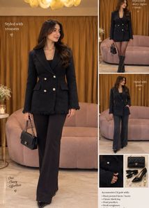 Chic Black Double-Breasted Blazer