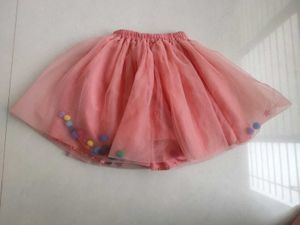 Net pink skirt with pumpum and flower